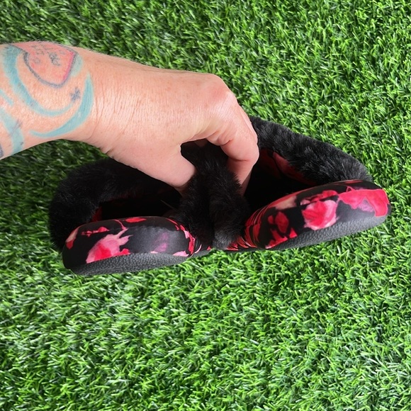 VICTORIAS SECRET Signature Satin Floral Slippers size small - Picture 6 of 9